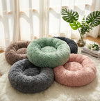 Lit donut en peluche en 5 coloris : marron, vert, gris foncé, rose et gris clair
